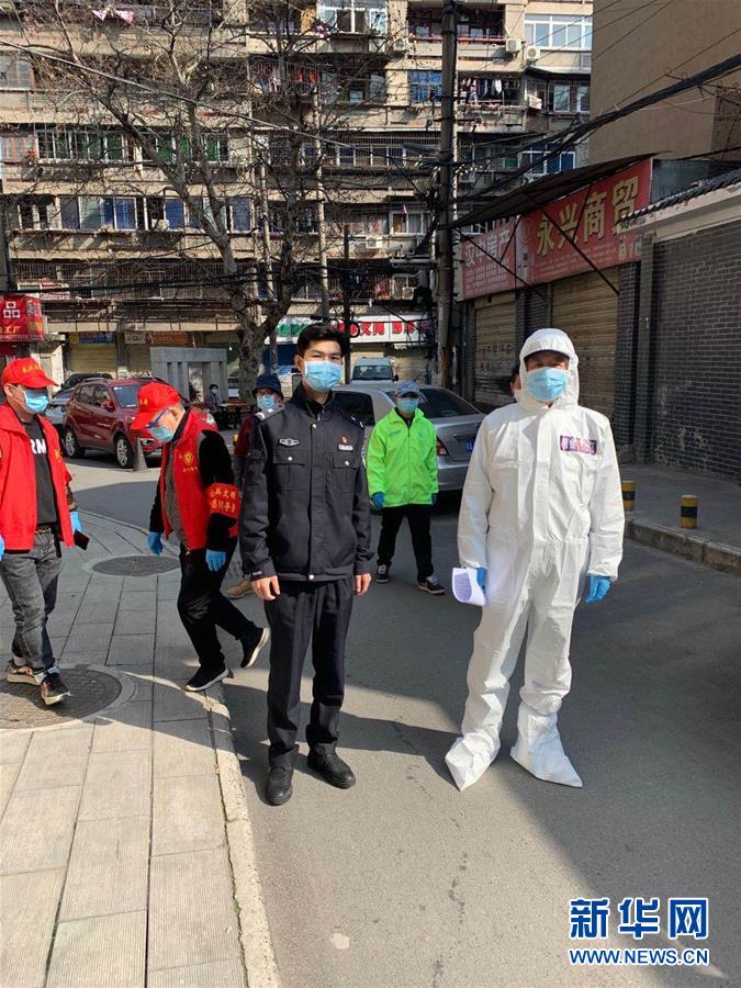 （習(xí)近平致敬的戰(zhàn)“疫”英雄·公安干警篇·圖文互動(dòng)）（6）他們，抗疫一線鑄警魂