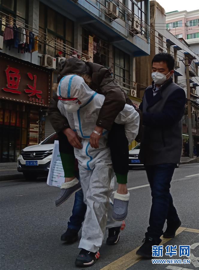 （習(xí)近平致敬的戰(zhàn)“疫”英雄·公安干警篇·圖文互動(dòng)）（4）他們，抗疫一線鑄警魂