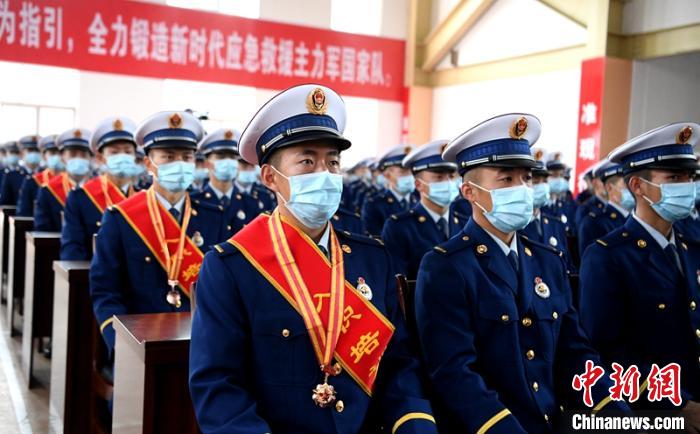 授銜表彰儀式現(xiàn)場(chǎng)?！⒅铱?攝