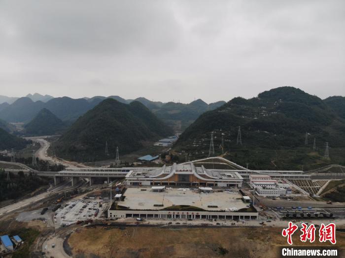 貴州省首條城際高速鐵路——安六鐵路開始聯調聯試。中國鐵路成都局集團公司供圖