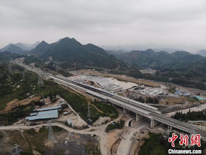 貴州省首條城際高速鐵路——安六鐵路開始聯調聯試。中國鐵路成都局集團公司供圖