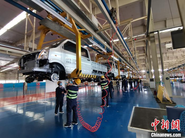 4月初，成功汽車全面復(fù)工復(fù)產(chǎn)。尤其是隨著疫情得到控制，該公司的生產(chǎn)力度也不斷加大。　高飛 攝