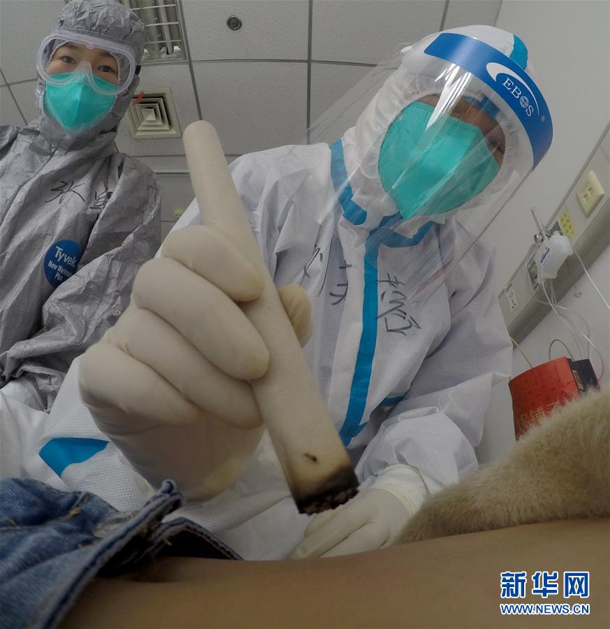（新華全媒頭條·圖文互動(dòng)）（9）“始終把人民群眾生命安全和身體健康放在第一位”——中國抗疫彰顯“生命至上、人民至上”理念