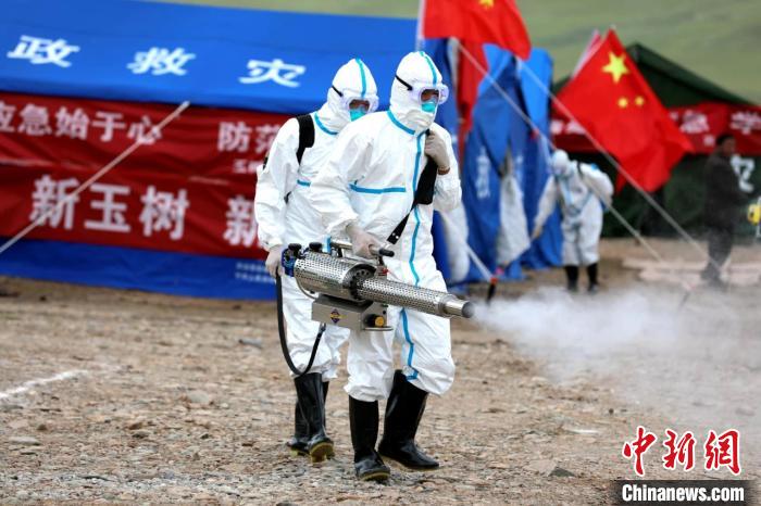 圖為進(jìn)行現(xiàn)場(chǎng)消毒。青海省應(yīng)急廳