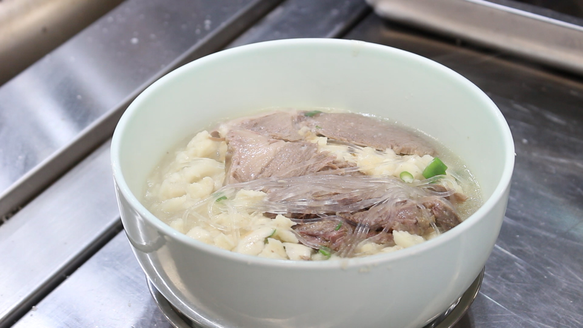 【陜菜大師和他們的拿手菜】烏平：“知足者常樂，食客愛吃我做的牛羊肉泡饃，就是我最大的滿足”_fororder_圖片8